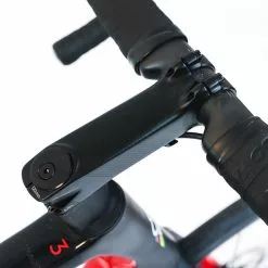 Colnago V3 Disc - 54s - SRAM Rival AXS - Black/Red 29 Colnago V3 Disc - 54s - SRAM Rival AXS - Black/Red -Racercykler Salg IMG 2426