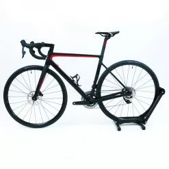 Colnago V3 Disc - 50 - SRAM Rival AXS - Black/Red 17 Colnago V3 Disc - 50 - SRAM Rival AXS - Black/Red -Racercykler Salg IMG 2557