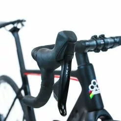 Colnago V3 Disc - 50 - SRAM Rival AXS - Black/Red 22 Colnago V3 Disc - 50 - SRAM Rival AXS - Black/Red -Racercykler Salg IMG 2567