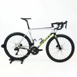 Scott Addict RC Pro Disc - 56/L - Shimano 105 Di2 - 12-speed