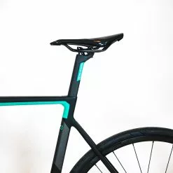 Colnago V3 Disc - 58s - SRAM Rival AXS - Black/Turqouise -Racercykler Salg P1980493