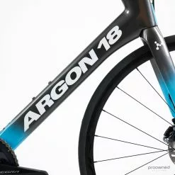 Argon 18 Nitrogen Pro Disc - L - Ultegra Di2 - Team Astana -Racercykler Salg Photo By Aaron Kiashek 17 b017b7c8 c1e2 4f4c bf34 2317e9e9b6aa