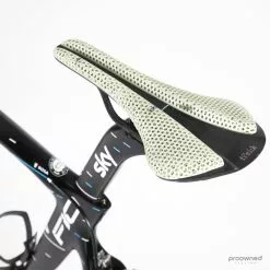 Pinarello Dogma F10 - 53 - Carbon Road Bike - Dura Ace Di2 - Team Sky -Racercykler Salg Photo By Aaron Kiashek 30 9e70cd5c f22d 4b0c 86b3 4866cc715ad8