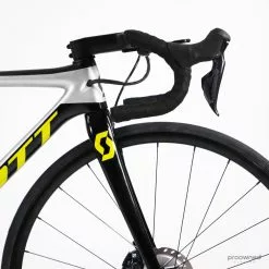 Scott Addict Disc RC Pro - 49 - Simon Yates - Ultegra Di2 28 Scott Addict Disc RC Pro - 49 - Simon Yates - Ultegra Di2 -Racercykler Salg Photo By Aaron Kiashek 59 a734d18d 5364 4a82 8b86 42a760d36fb1