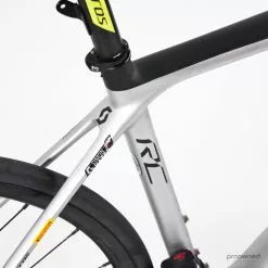 Scott Addict Disc RC Pro - 49 - Simon Yates - Ultegra Di2 29 Scott Addict Disc RC Pro - 49 - Simon Yates - Ultegra Di2 -Racercykler Salg Photo By Aaron Kiashek 60 8260690f a2a0 4aa5 81db 4f908222a1ea